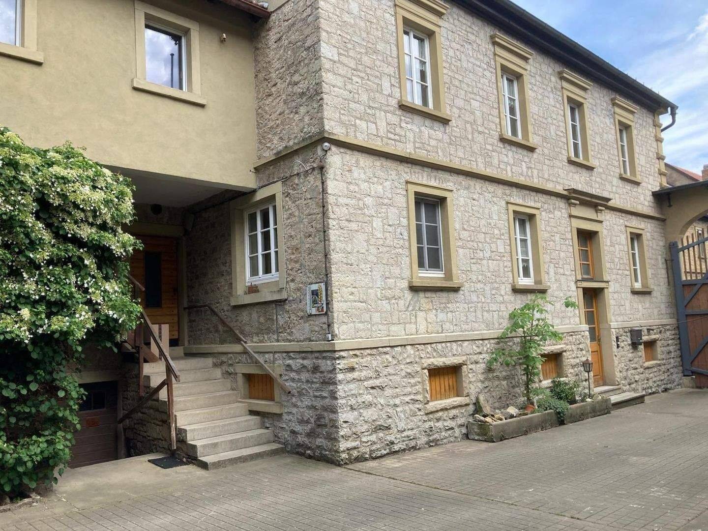 Geräumiges Wohnhaus mit 8 Zimmern und riesiger Scheune, 97241 Oberpleichfeld