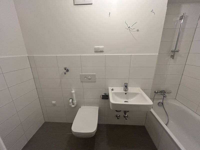 Ansprechende, großzügige 3-Zimmer-Wohnung mit Wand und Bodenbelag – 44357 Dortmund – Bild 1 von 1