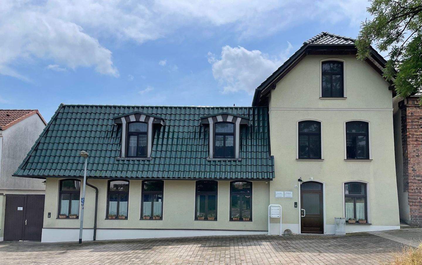 Luxuriös ausgebautes Haus auf großzügigem Grundstück am Rande der Elsteraue – Wohnen & Arbeiten in einem!, 6132 Halle (Saale) (Ammendorf-Beesen Planena Radewell-Osendorf Silberhöhe)