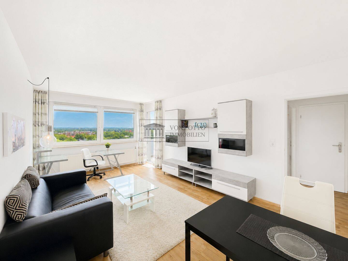 Kernsanierte und möbillierte Zweizimmerwohnung mit Weitblick über Hannover, 30627 Hannover