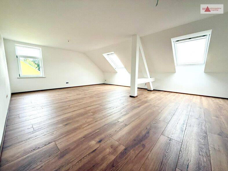 Alles komplett neu – exklusive 3-Raum-Dachgeschosswohnung in Wiesa – familienfreundlich – Garten, 9488 Thermalbad Wiesenbad