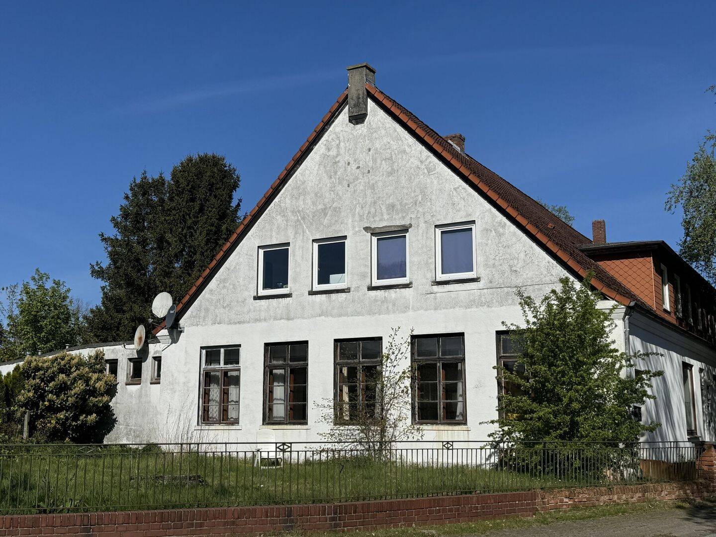 Syke-Okel: große Erdgeschoss-Wohnung mit Sanierungsbedarf, 28857 Syke