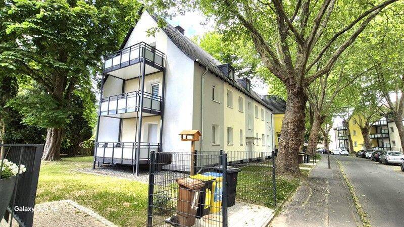 Schöne Wohnung: renovierte 3-Zimmer-Wohnung mit Balkon