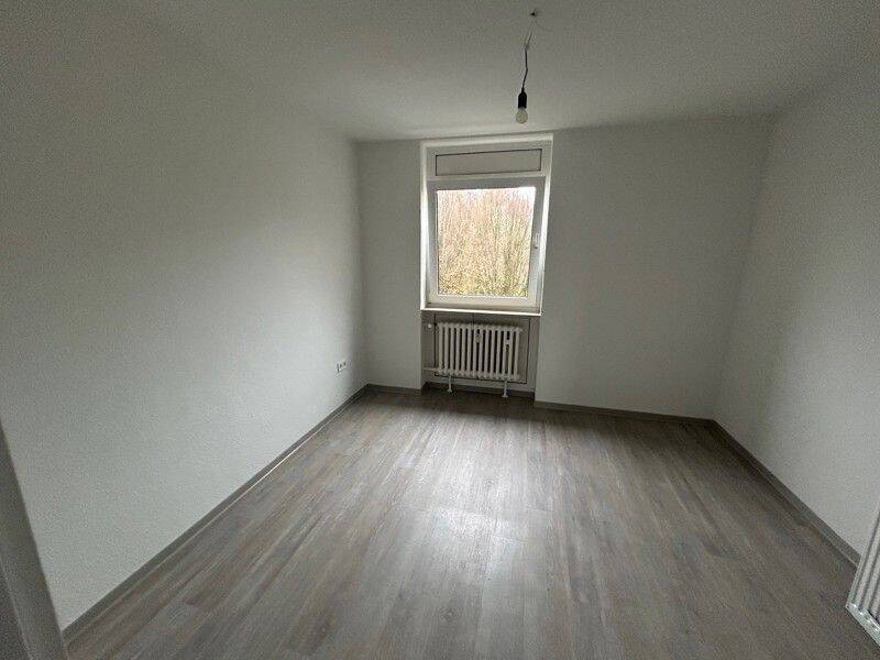 Ansprechende  3-Zimmer-Wohnung mit Wand und Bodenbelag