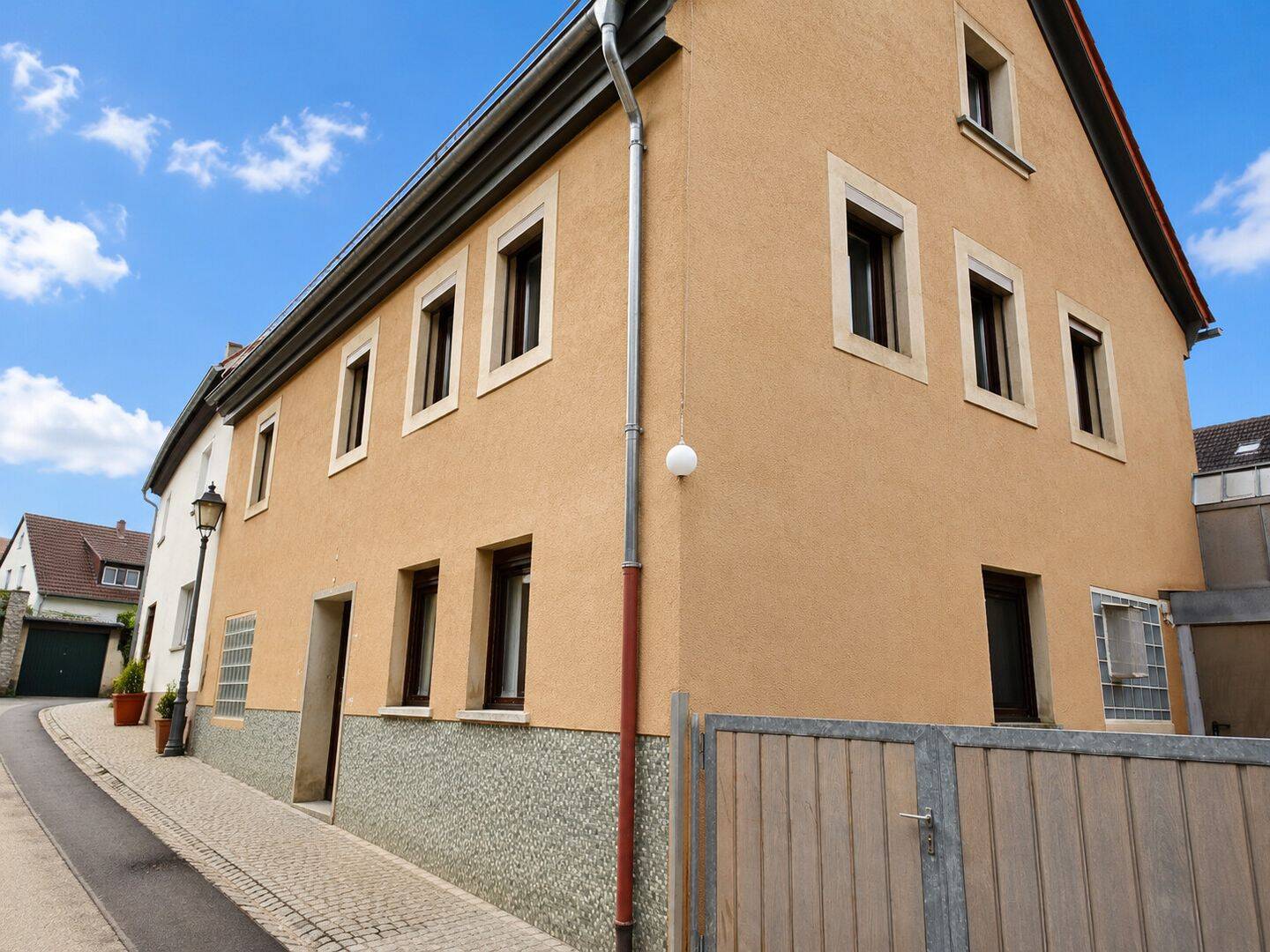 Einfamilienhaus mit Garage und Stellplatz in Rottenbauer zu verkaufen, 97084 Würzburg (Heidingsfeld Heuchelhof Rottenbauer)