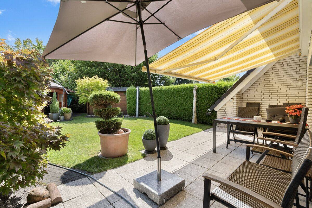 Einziehen, wohlfühlen & genießen – gepflegte Doppelhaushälfte mit sonnigem Garten in Schlangen, 33189 Schlangen