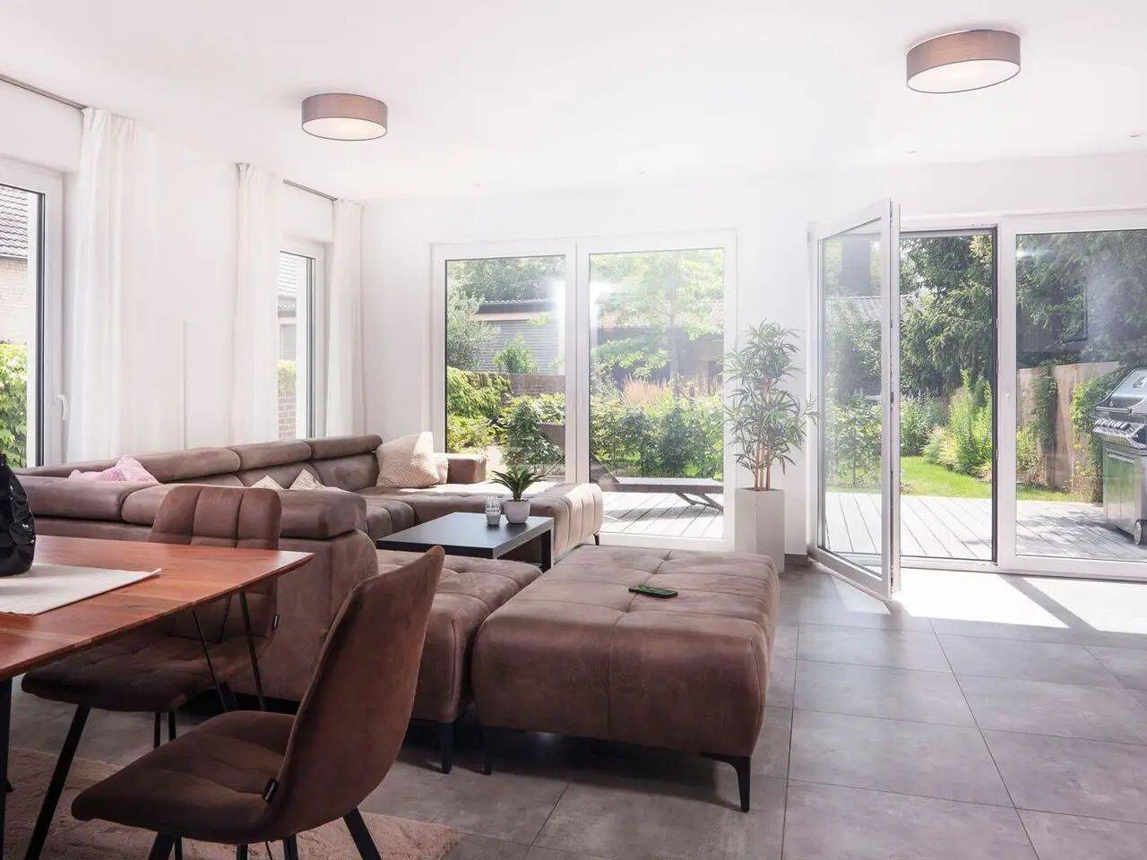 Elegante Neubauwohnung mit Terrasse & eigenem Gartenteil in Hürth-Efferen, 50354 Hürth
