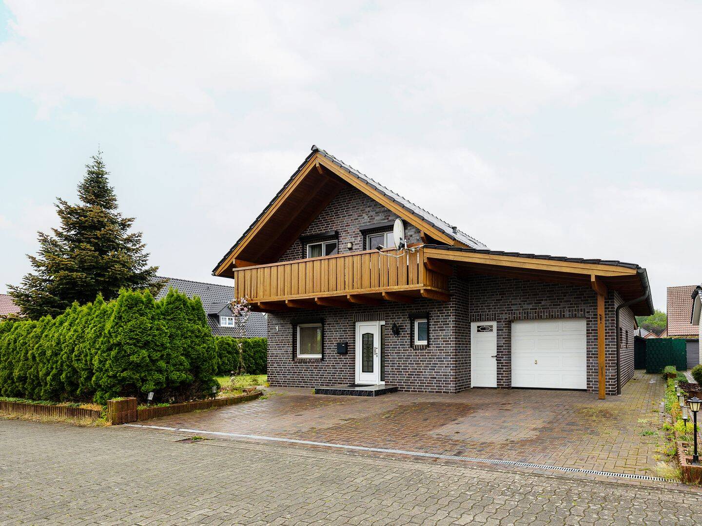 Modernisiertes Einfamilienhaus mit Wintergarten, Sauna & umlaufender Terrasse, 49356 Diepholz