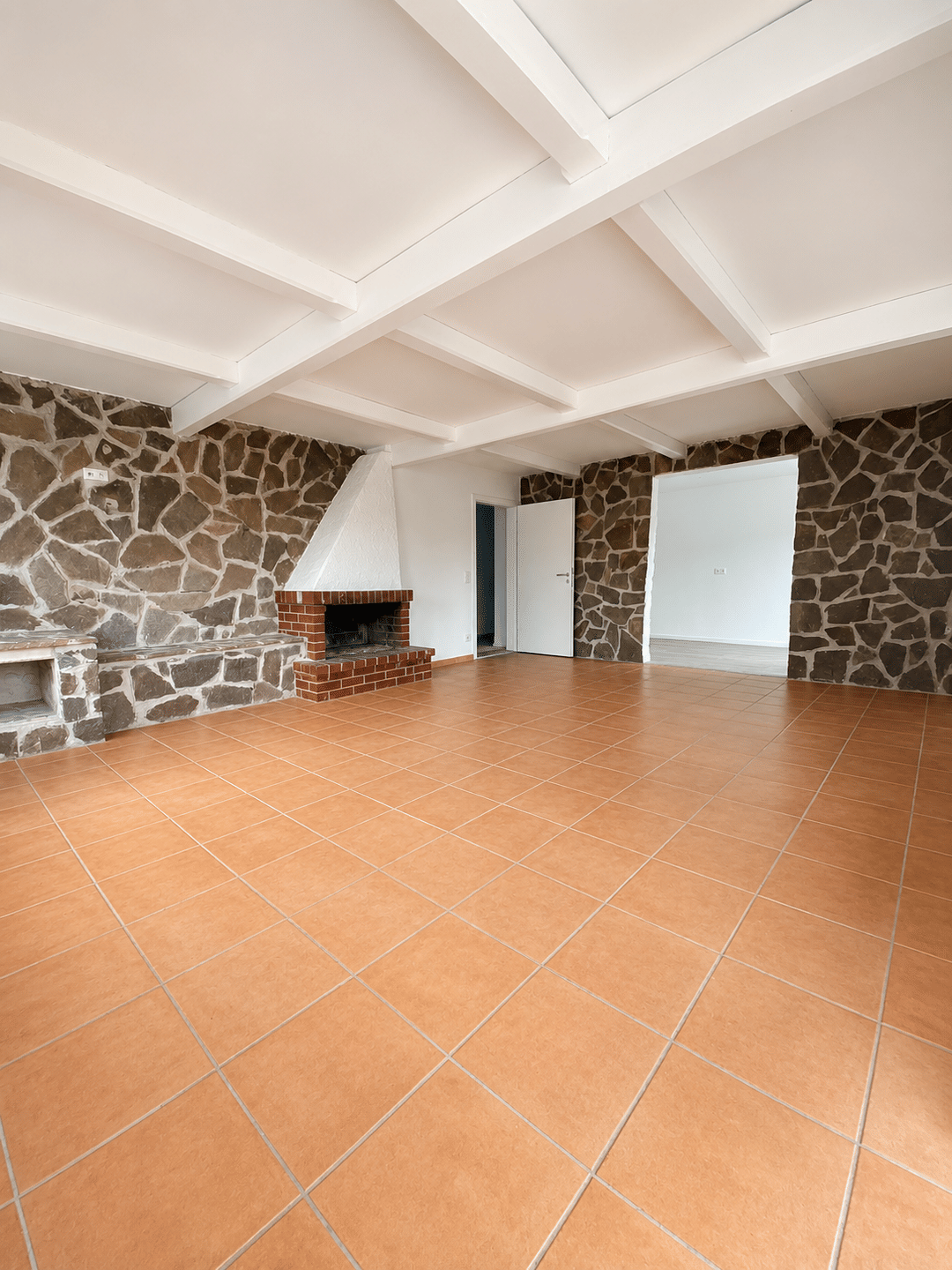 Großzügiges Wohnen in einer Atmosphäre zum Wohlfühlen. Etagenwohnung mit Balkon und Stellplatz in Viechtach mieten., 94234 Viechtach
