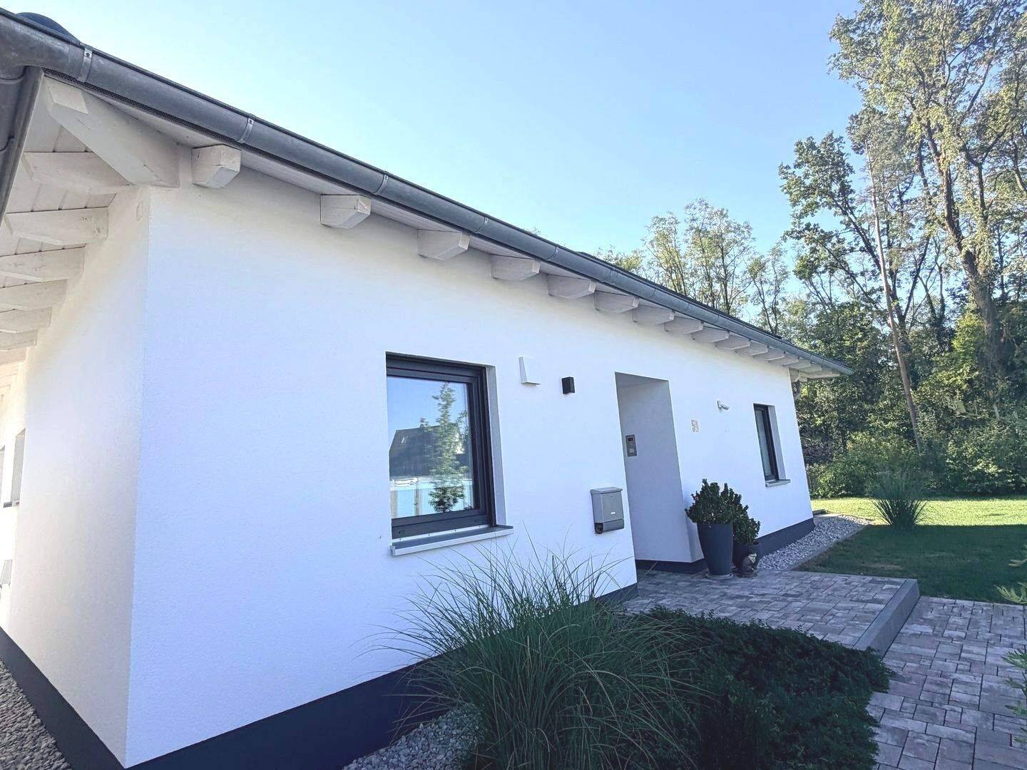 Freistehendes Bungalow mit großem Garten, hochwertiger Einbauküche und Doppelgarage Solartermin plus Energiespeicher, 90427 Nürnberg