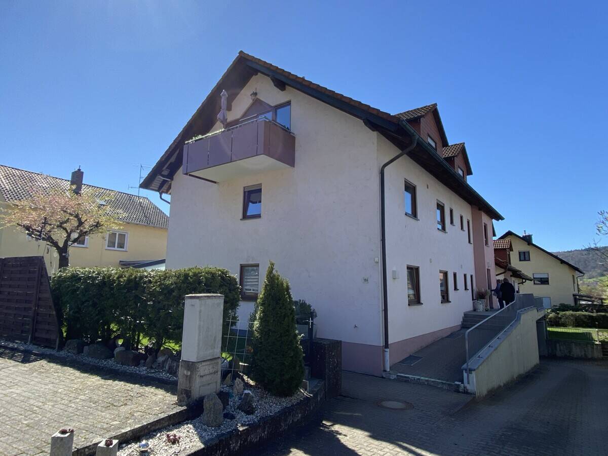 Gepflegte 4-Zimmer-Wohnung mit Tiefgaragenstellplatz in Sendelbach, 97816 Lohr a. Main