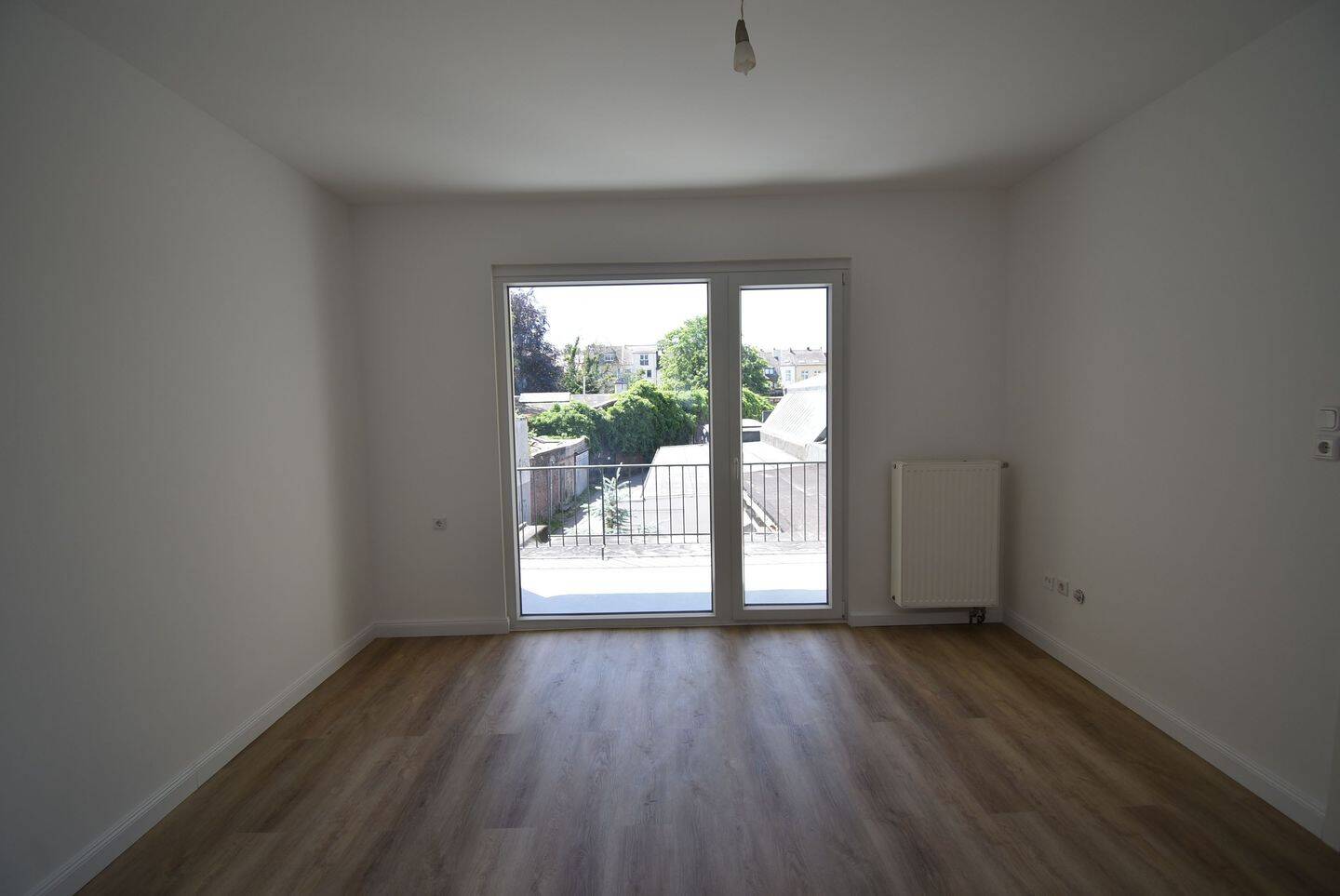 Frisch renoviert! Apartment mit Balkon in Krefeld, 47798 Krefeld (Cracau Dießem/Lehmheide Inrath/Kliedbruch Kempener Feld/Baakeshof Stadtmitte)