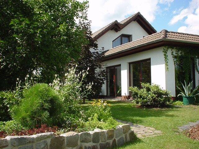 Für die große Familie – zwei Wohnhäuser auf 3.800 m² Grundstück mit Pool und Wintergärten in Cottbus, 3048 Cottbus (Madlow Sachsendorf Spremberger Vorstadt Ströbitz)