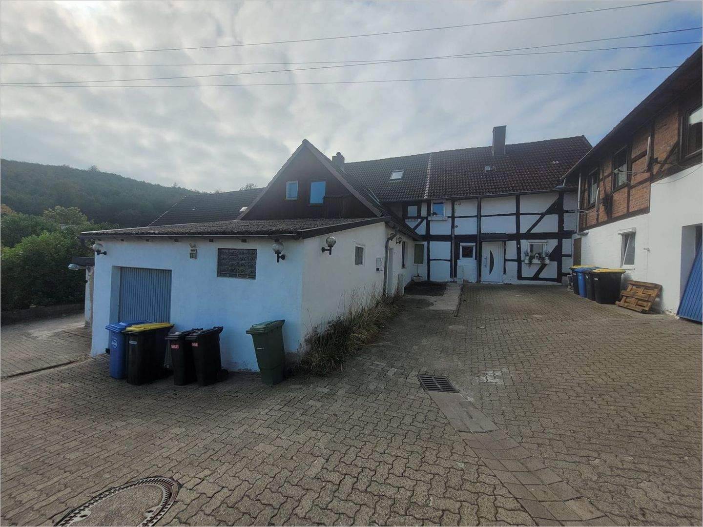 Doppelhaushälfte mit Garage und Garten in Irmenseul, 31195 Lamspringe
