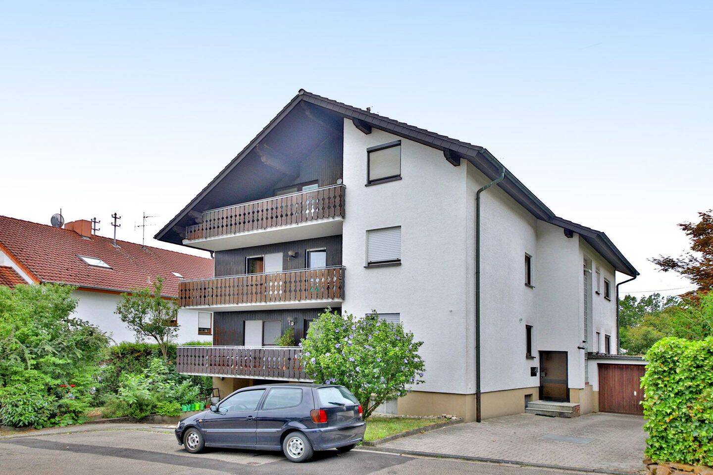 Modern, ruhig und bezugsfrei! Kernsanierte 4-Zimmer-Dachgeschosswohnung mit Garage in Palmbach, 76228 Karlsruhe