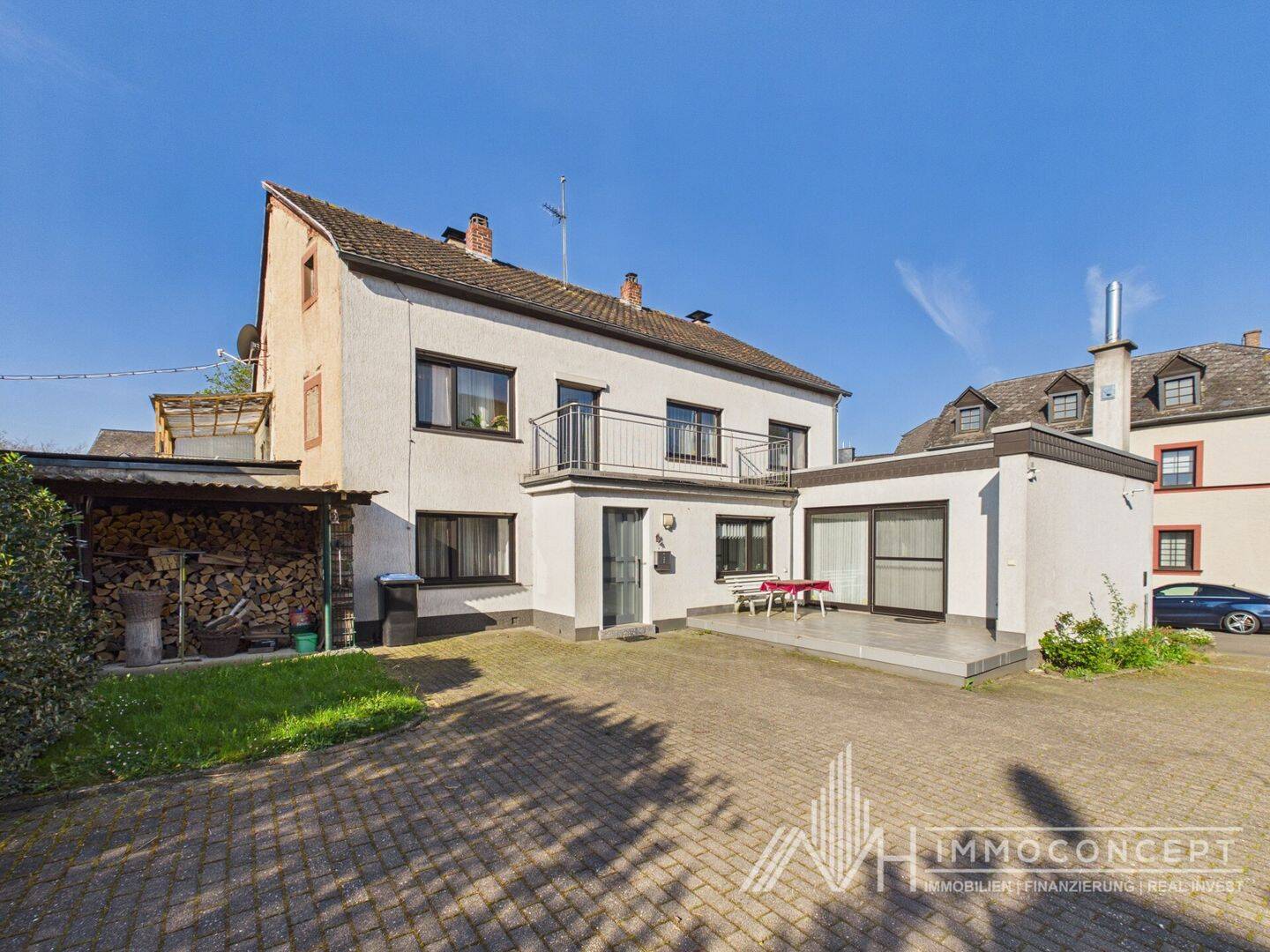 Doppelhaushälfte in Wittlich | Doppelgarage | Balkon und Terrasse | Scheune | renovierungsbedürftig, 54516 Flußbach
