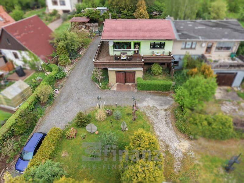Doppelhaushälfte in Crimmitschau mit Kamin, modernem Bad, Terrasse, überdachter Sitzecke und Garage, 8451 Crimmitschau