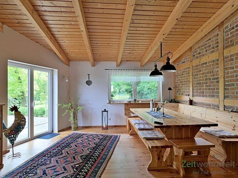 (EF0309_M) Weimar: Gelmeroda, neu gebautes Wohnhaus im alpenländischen Stil mit Grundstück, Kamin, WLAN, vollmöbliert, 99428 Weimar