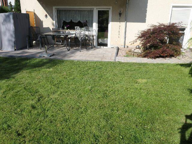 Sofort einziehen! Sehr gepflegtes EFH/ZFH mit zwei Garagen, zwei Balkonen, Garten und Terrasse!, 31840 Hessisch Oldendorf