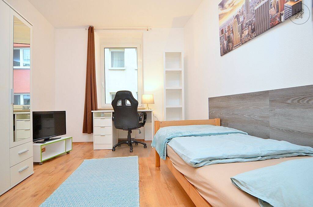 Modern möbliertes Zimmer mit WLAN und Balkon in der Nürnberger Innenstadt, 90402 Nürnberg (Gleißbühl Lorenz Tafelhof Tullnau Wöhrd)