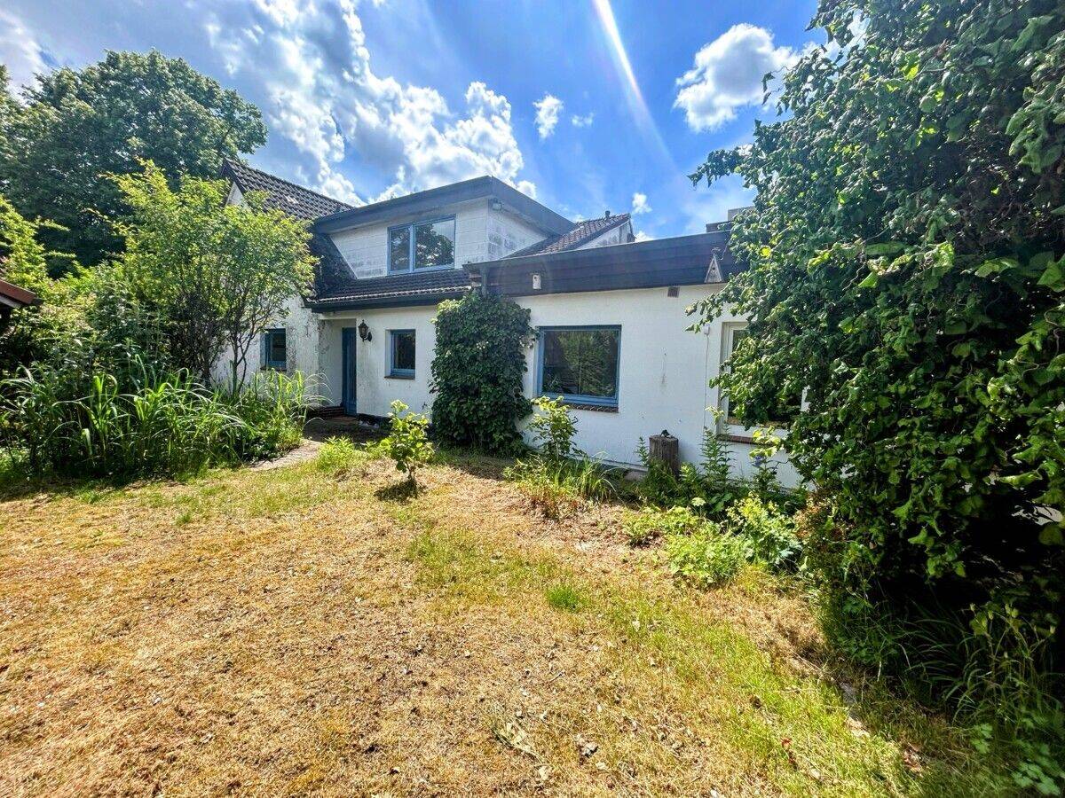Sanierungsbedürftige Doppelhaushälfte auf Eigenland, 22926 Ahrensburg