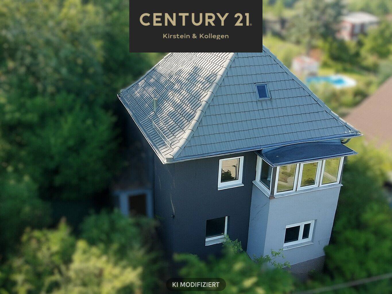 Kleine Stadtvilla sanierungswürdig – mit ca. 2.487 m² Grundstücksfläche – Provisionsfrei!, 7546 Gera