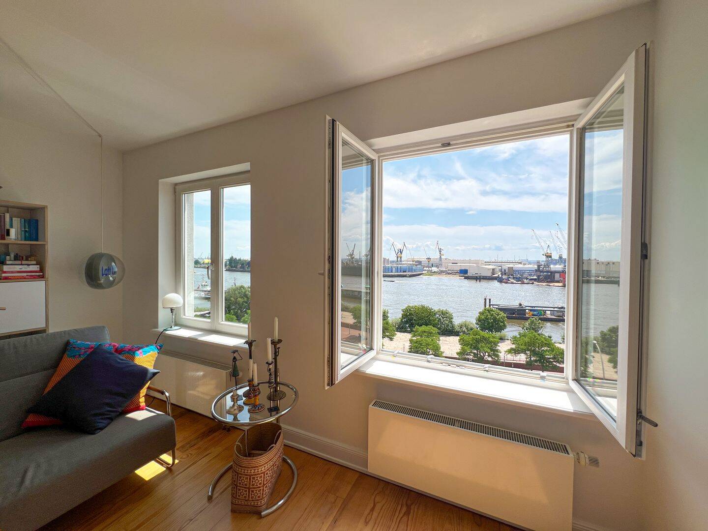 Sanierte 3-Zimmer-Altbauwohnung mit Balkon und Panorama-Elbblick, 20359 Hamburg (Altona Altona-Altstadt Neustadt Sankt Pauli Sternschanze)