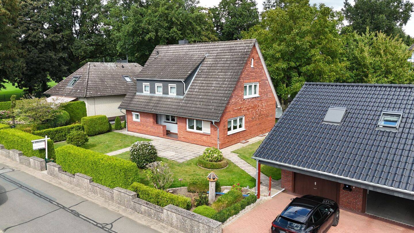 ***ROSENGARTEN-NENNDORF***EINFAMILIENHAUS MIT SEP. WOHNUNG UND GARAGEN ZU VERKAUFEN***, 21224 Rosengarten