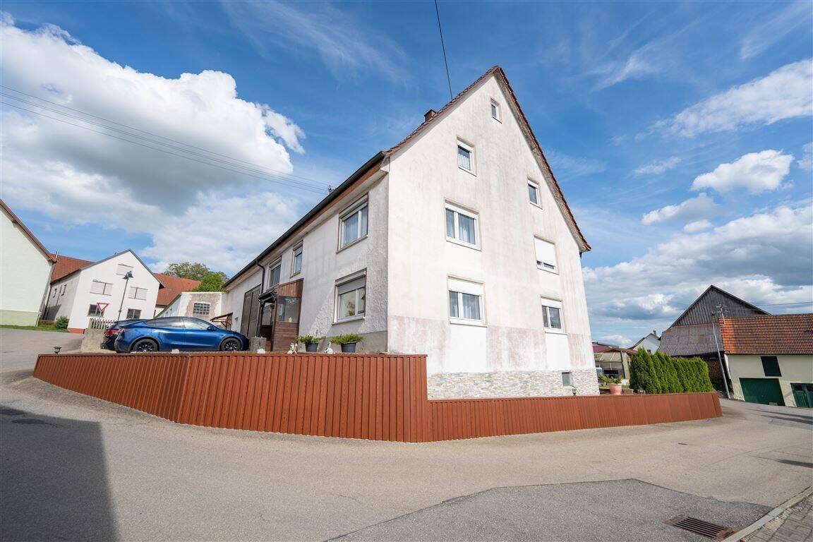 Wohnen mit Weitblick – Einfamilienhaus mit Einliegerwohnung in Offingen, 88524 Uttenweiler