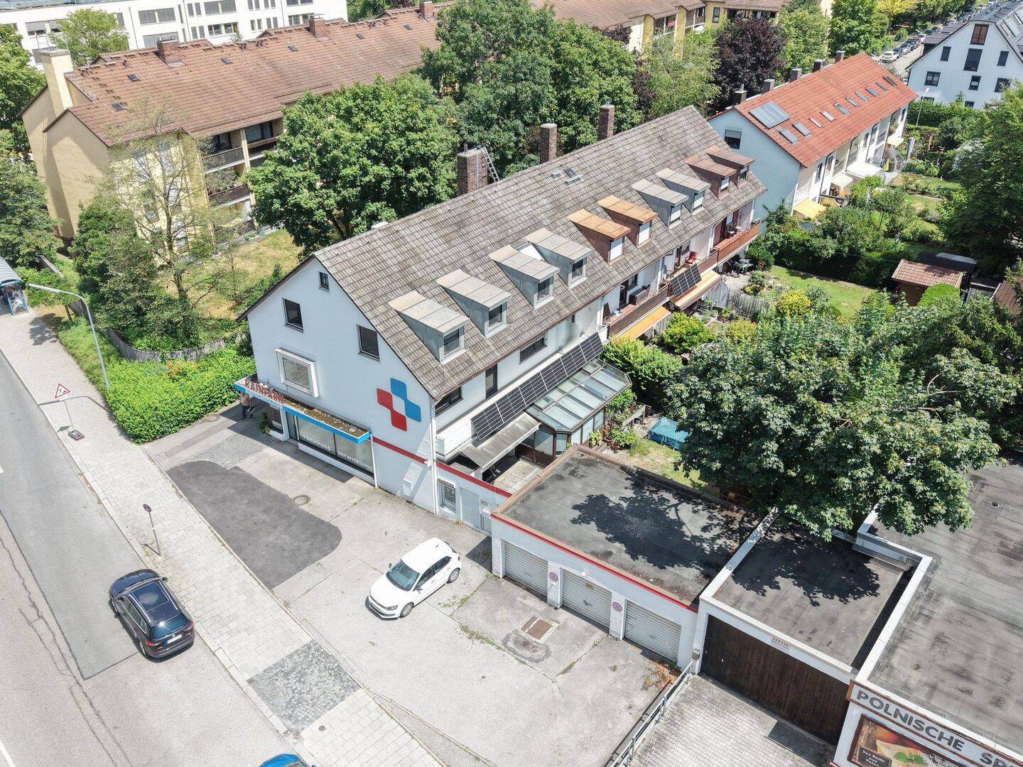 München: Attraktives Wohn- u. Geschäftshaus (Reiheneckhaus) mit Garten, Wintergarten, Teilvermietung, 80935 München (Feldmoching-Hasenbergl Milbertshofen-Am Hart)