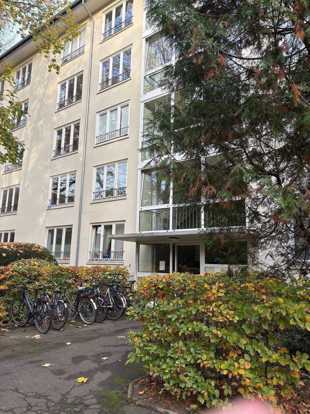 Winterhude: Appartement, ebenerdiges Duschbad, Einbauküche, 1. OG, Fahrstuhl, französicher Balkon, renoviert!!***, 22299 Hamburg (Hamburg-Nord Winterhude)