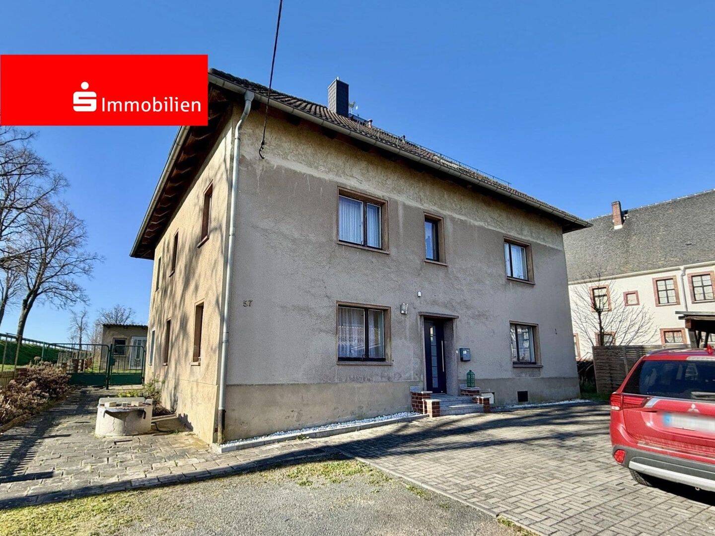Moderne Wohnträume auf großem Grundstück, 4654 Frohburg