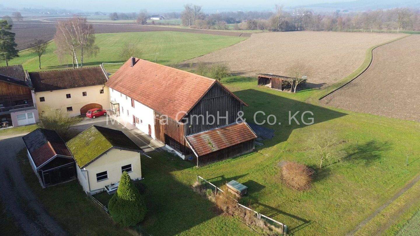 Landwirtschaftliches Anwesen mit viel Potenzial in ruhiger Weilerlage, 94137 Bayerbach