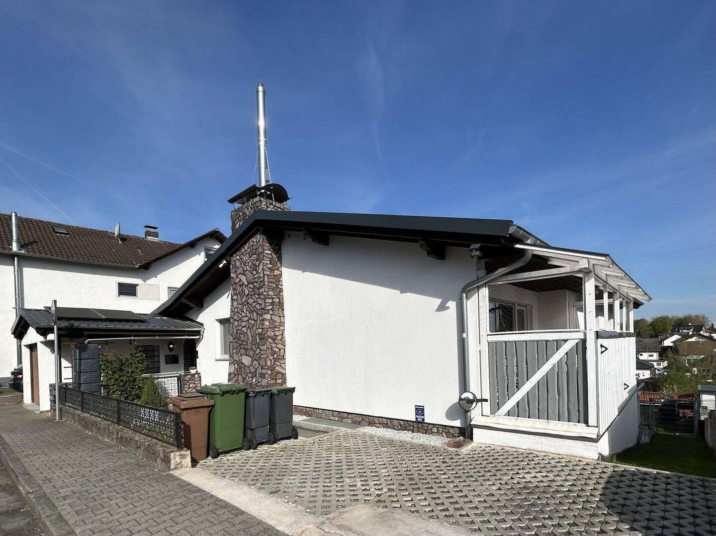 Modernisiertes Einfamilienhaus mit PV-Anlage, Doppelgarage & viel Platz, 63546 Hammersbach
