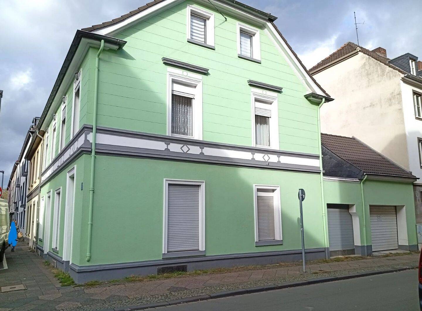 Wohnhaus mit Entwicklungspotential und Garage im Herzen von Krefeld zu verkaufen., 47799 Krefeld (Bockum Cracau Stadtmitte)