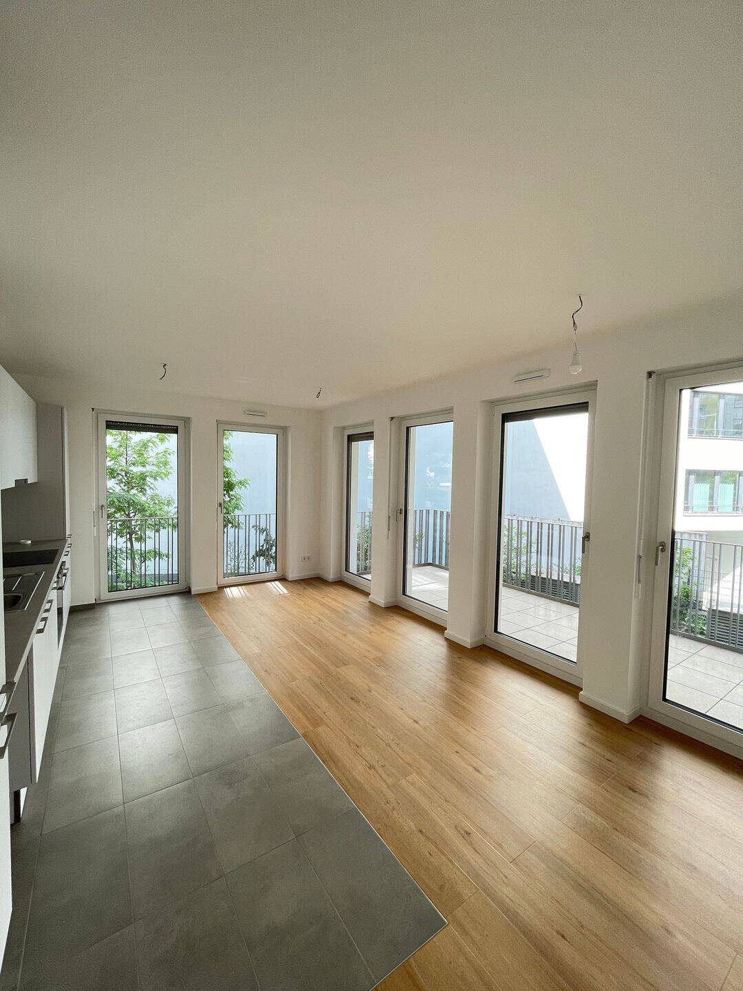 Balkon-2-Zimmer-Terrassenwohnung mit moderner Küche in Frankfurt, 60329 Frankfurt am Main (Bahnhofsviertel Gallus Gutleutviertel Innenstadt)
