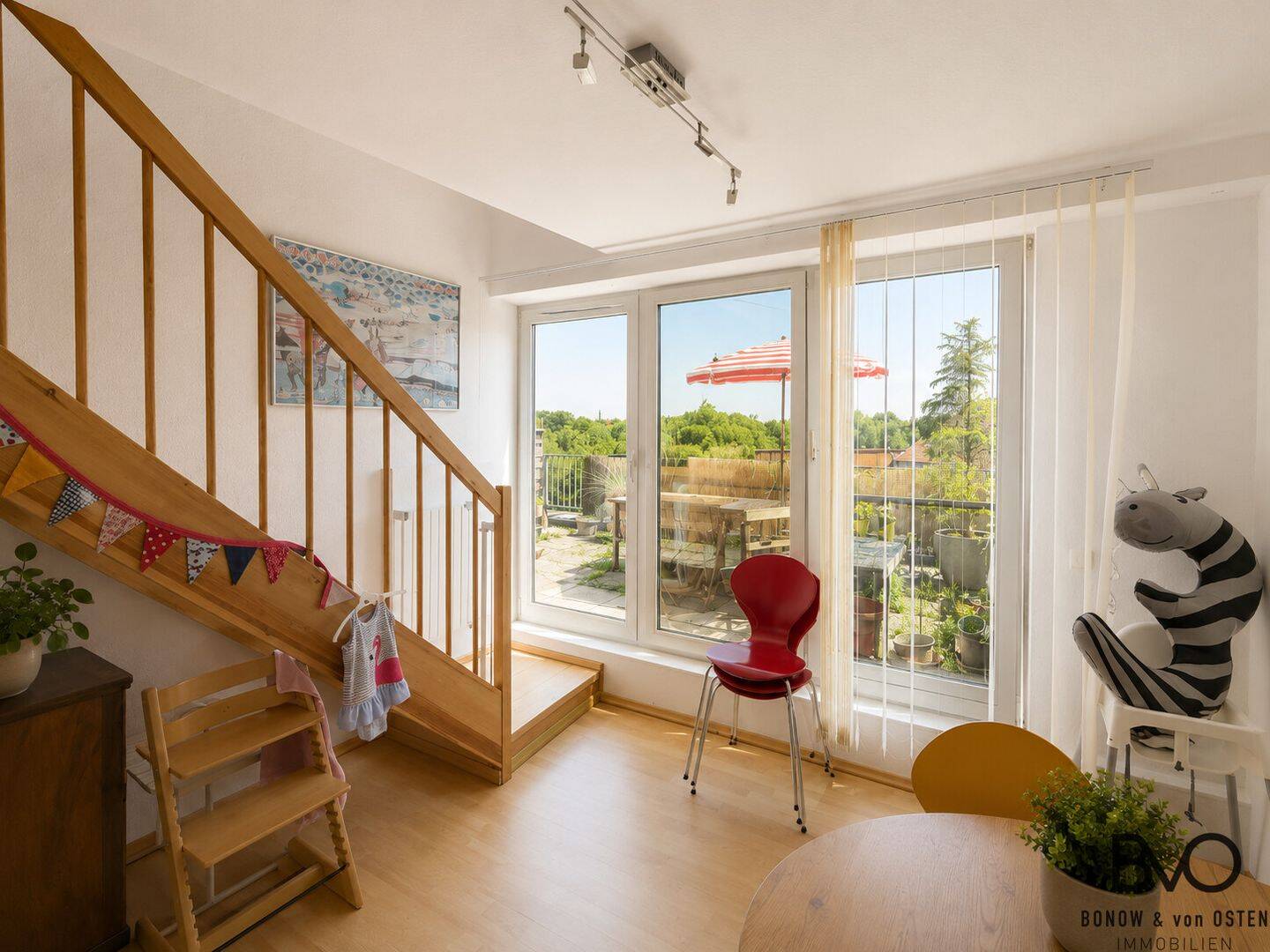 Wohnen über zwei Ebenen – Maisonette mit großer Dachterrasse & Stellplatz, 24145 Kiel