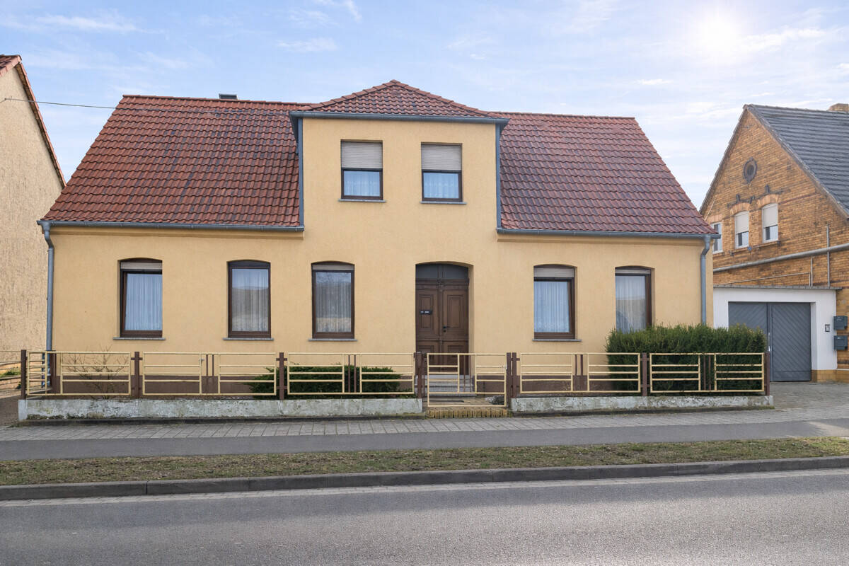Einfamilienhaus mit Entwicklungspotenzial und schönem Grundstück, 6766 Bitterfeld-Wolfen
