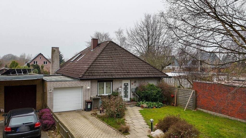 Einfamilienhaus mit ausgebautem Dachgeschoss und Garage auf schönem Grund!, 24943 Flensburg (Engelsby Fruerlund Jürgensby Sandberg Tarup)