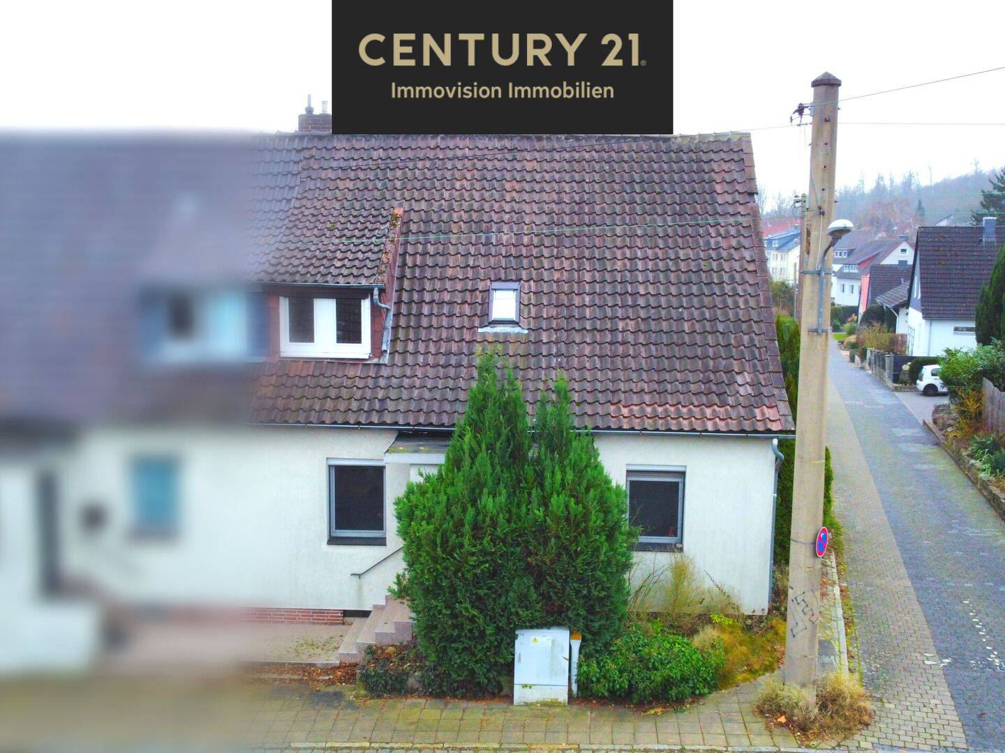 C21 Immovision: Sanierungsbedürftige Doppelhaushälfte in Neuhof, 31139 Hildesheim