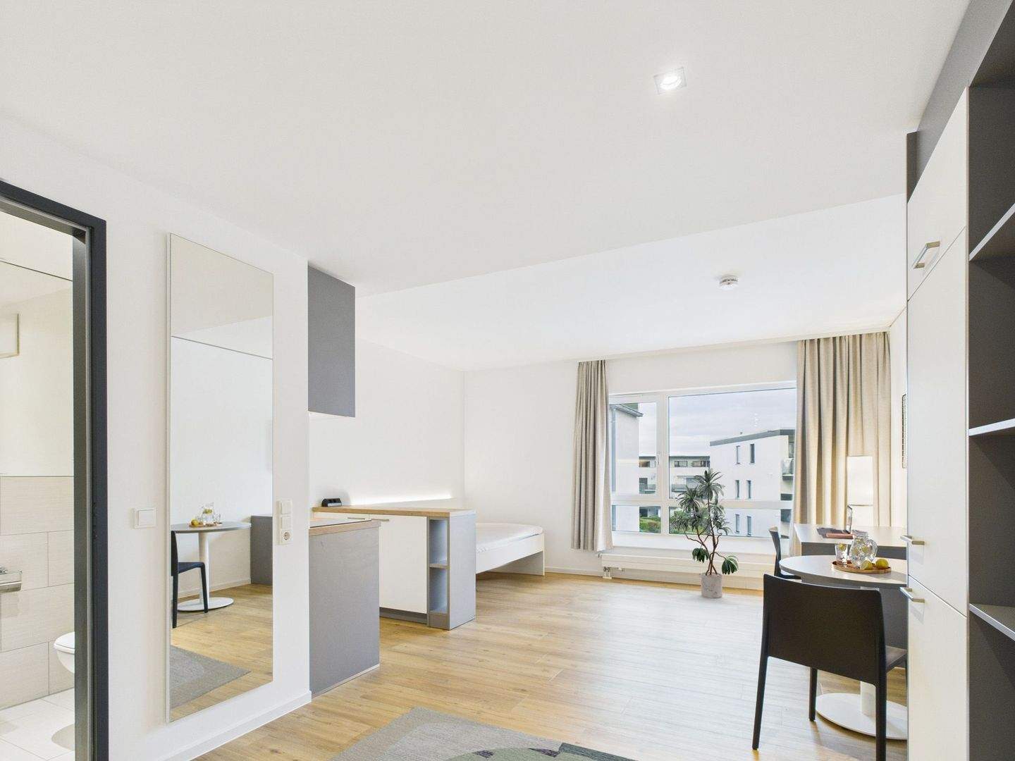 Dein Start in den Sommer: Möbliertes & helles Apartment direkt am Campus Riedberg | Maxi Bude, 60438 Frankfurt am Main (Kalbach-Riedberg Niederursel)