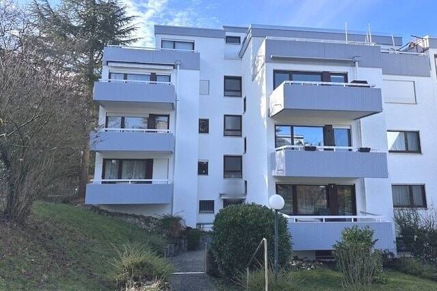 Helle 2-Zimmer-Wohnung in gefragter Halbhöhenlage mit Balkon und PKW-Stellplatz!
