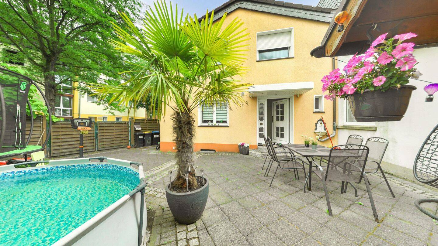 Modernes Familienglück – stilvoll renoviert & sofort bezugsfertig, 47137 Duisburg (Mittelmeiderich Obermeiderich Untermeiderich)
