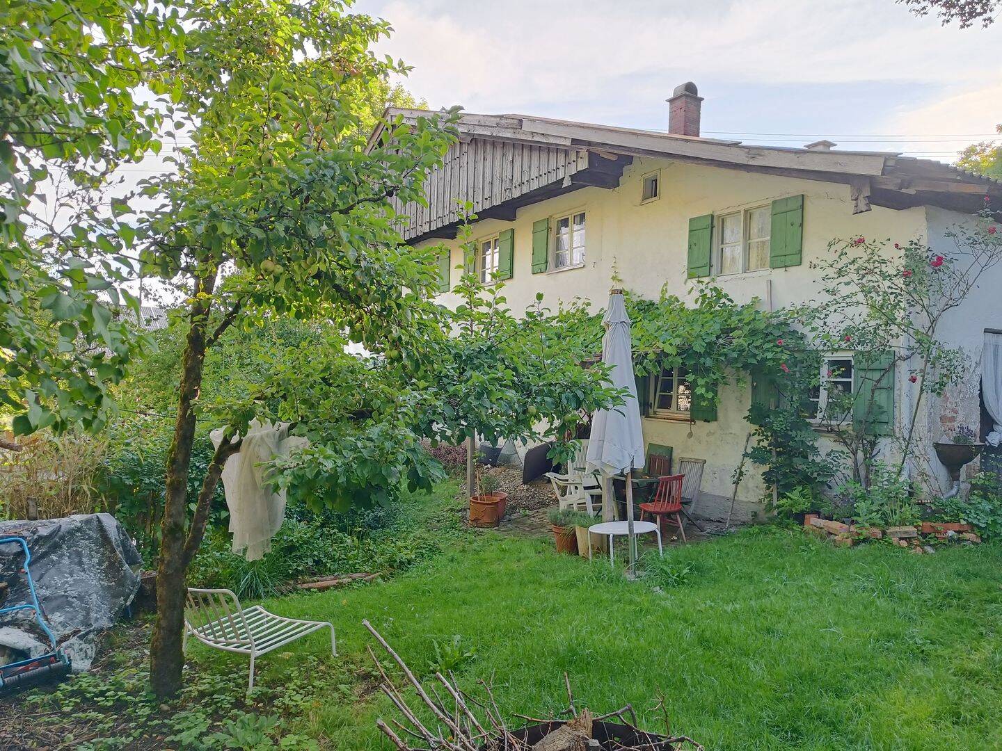 Ein Haus mit Charakter: Denkmalgeschütztes Schmuckstück in idyllischer Lage von Irsee, 87660 Irsee
