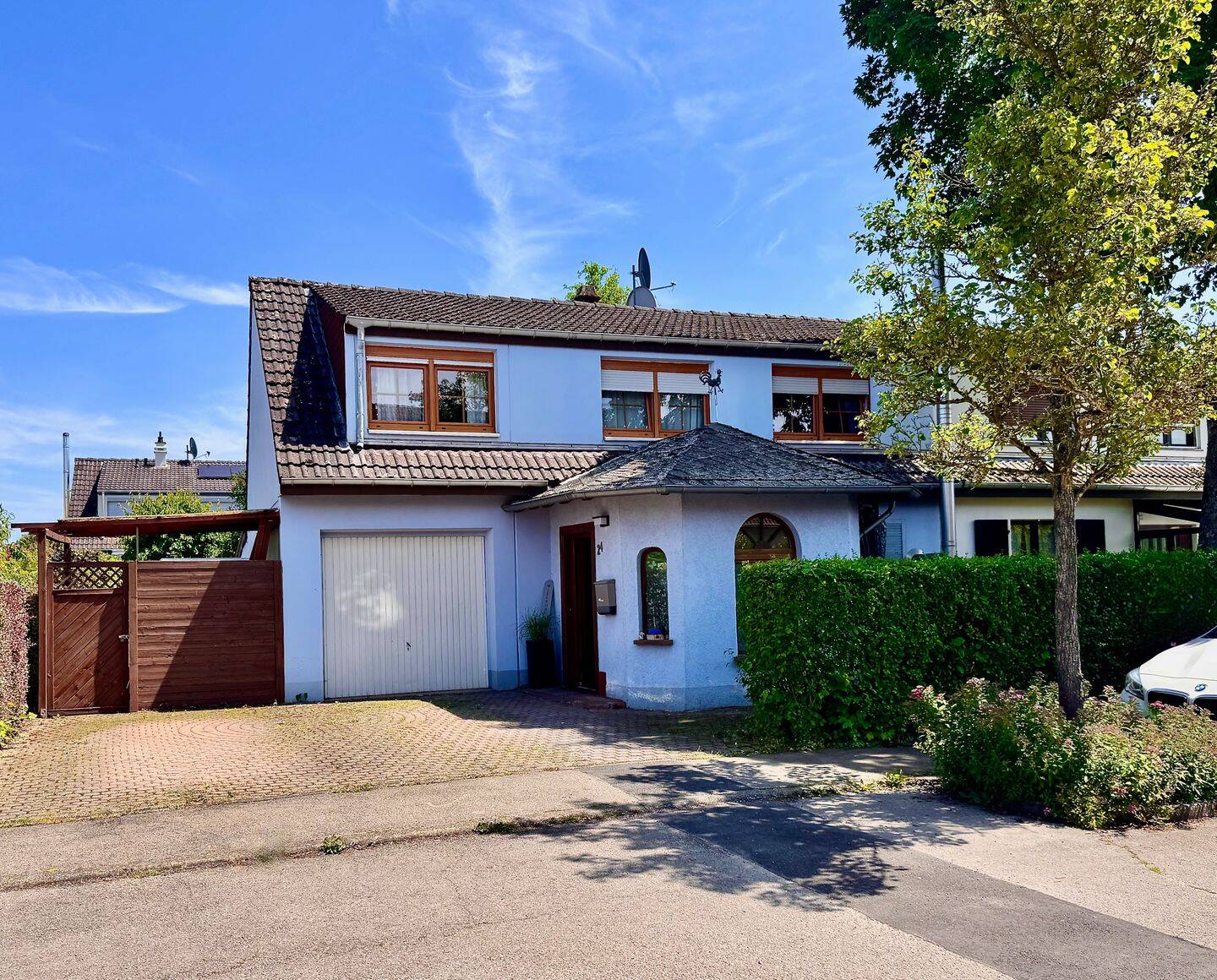 Einfamilienhaus mit Garten, Terrasse, Kaminofen und Garage in Konz-Roscheid, 5 Zimmer, Küche, Bad, Hobbyraum, 54329 Konz