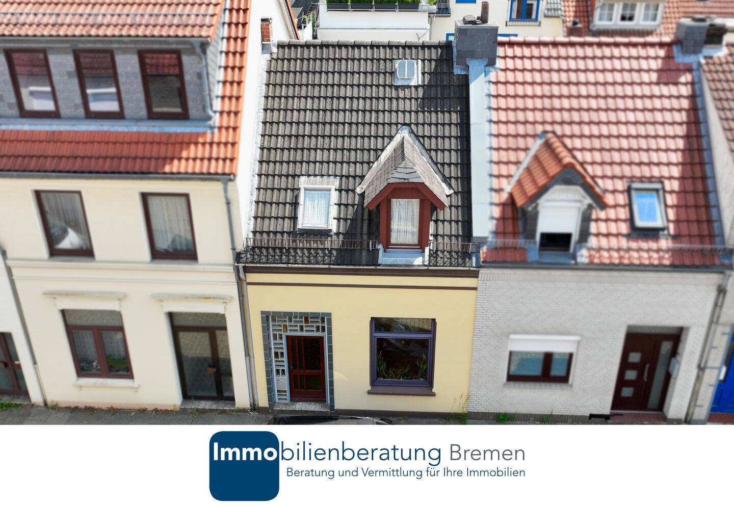 Sanierungsbedürftiges Reihenmittelhaus mit Terrasse, 28217 Bremen (Handelshäfen Steffensweg Utbremen Westend)