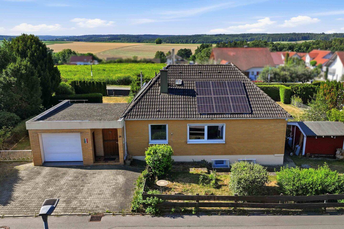 Familienidylle! Großzügiges Einfamilienhaus mit herrlicher Terrasse und weitläufigem Grundstück, 88487 Mietingen