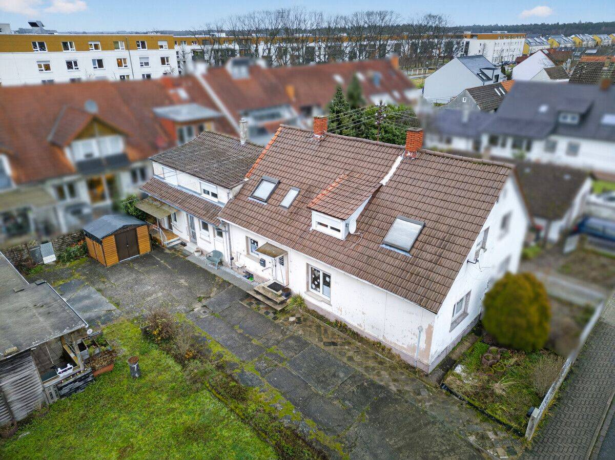 Attraktive Doppelhaushälfte: Ideal zum Modernisieren, Aufstocken oder Neubauen!, 76149 Karlsruhe (Neureut Nordstadt)