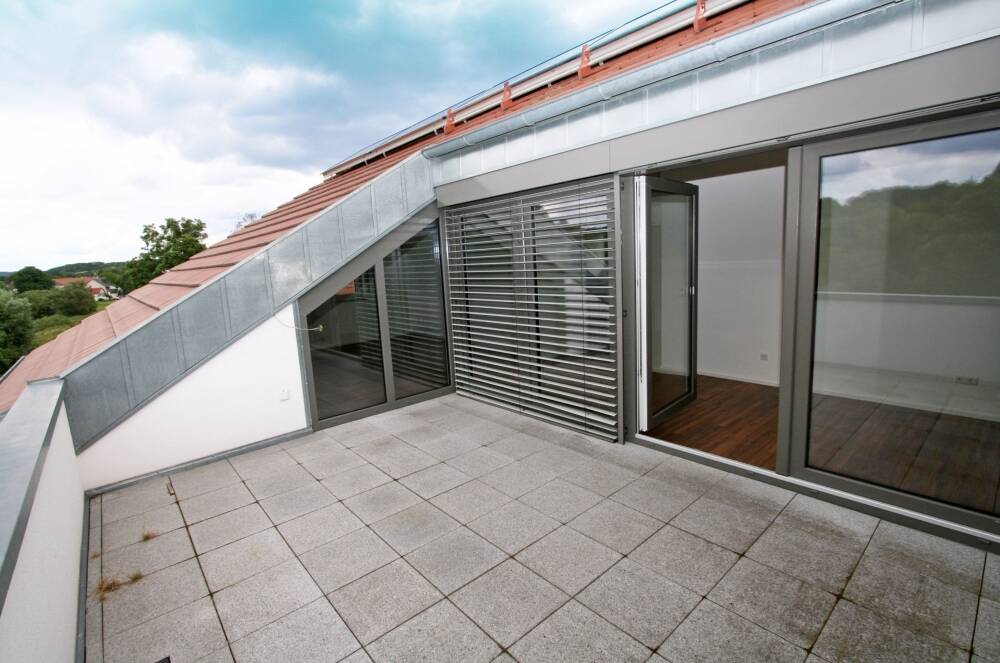 Wohnen am Regenufer!! Neuwertige 3,5 ZKB-Wohnung mit Dachterrasse, 93057 Regensburg (Brandlberg-Keilberg Konradsiedlung-Wutzlhofen Reinhausen Sallern-Gallingkofen)