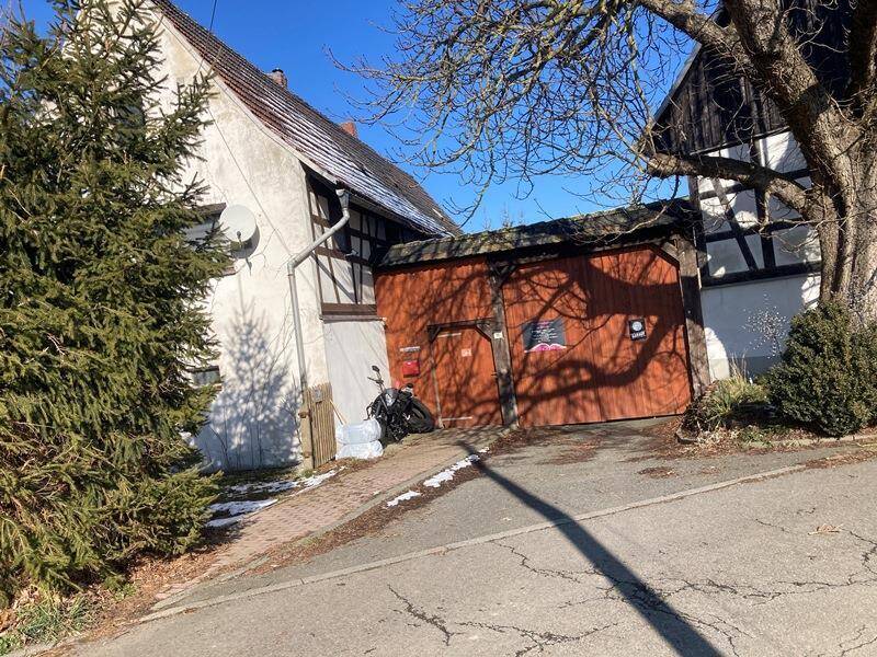Wohnhaus mit Nebengelass in der Nähe von Crimmitschau, 8451 Crimmitschau